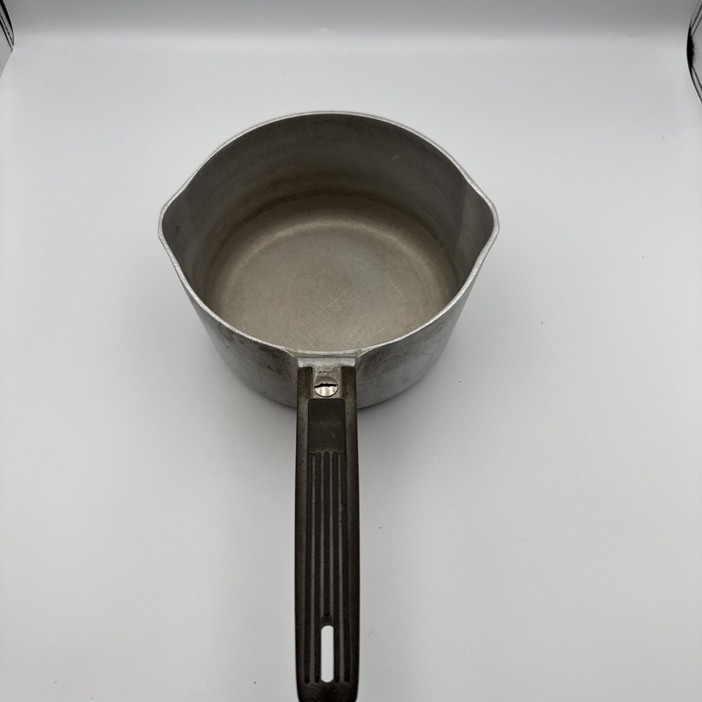 Wagner Ware Magnalite Sidney 0 Sauce Pan 2 Quart Double Pour‎ Spouts No Lid